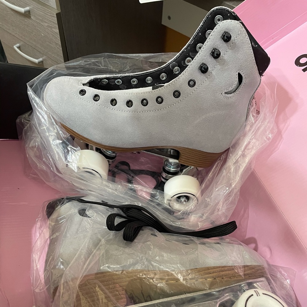Moonlight Roller skates size 7 Mirrorball NEW
